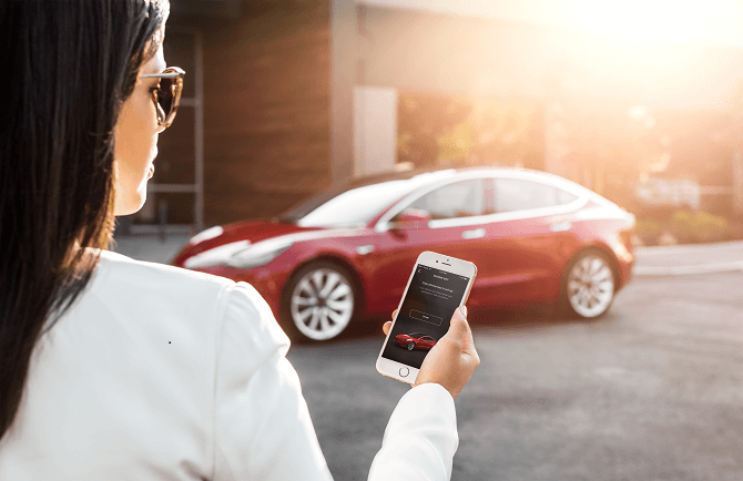 Tesla Model 3 a mobilní aplikace